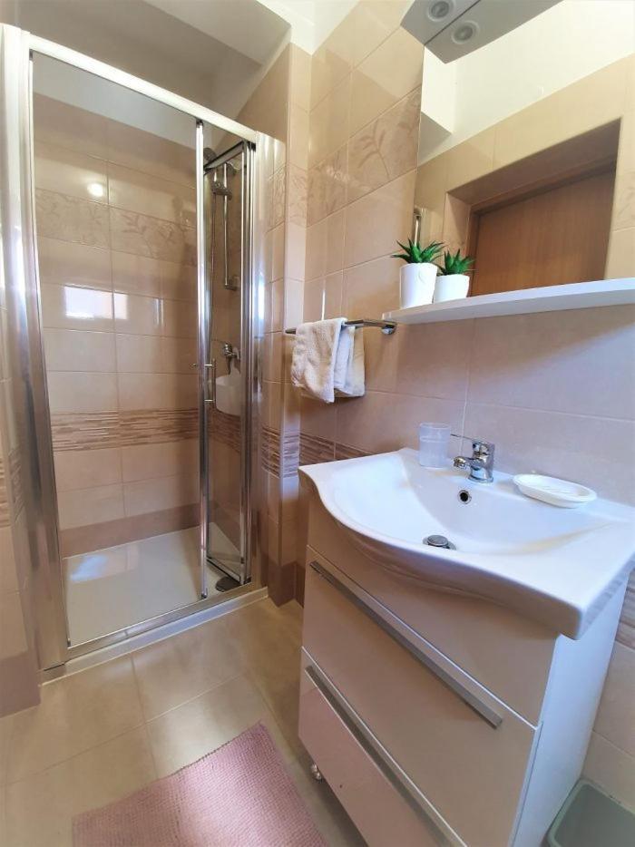 Apartments & Rooms Ivana ロヴィニ 部屋 写真